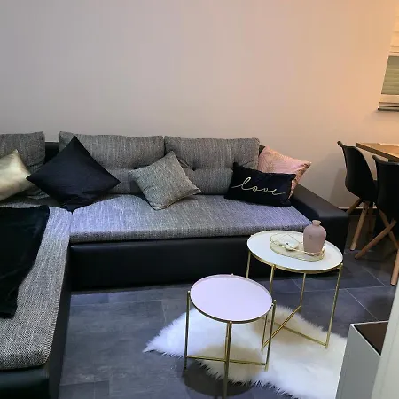 Outlet City Eleonora, Familie Abruscato Daire